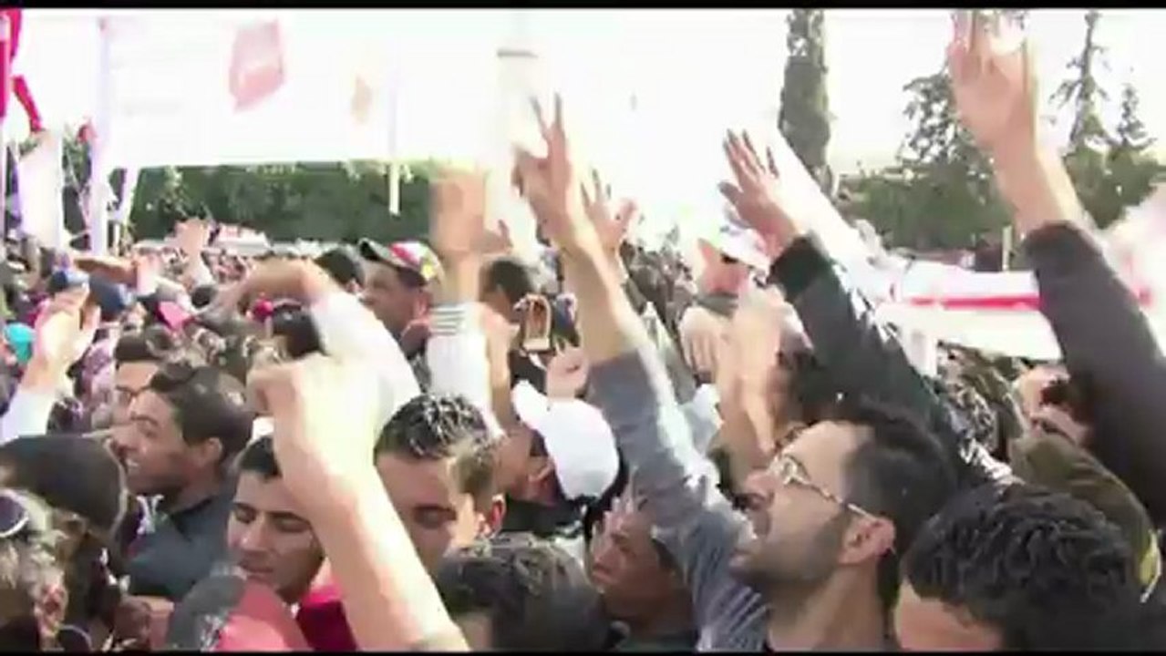 Apedrean el presidente en Túnez