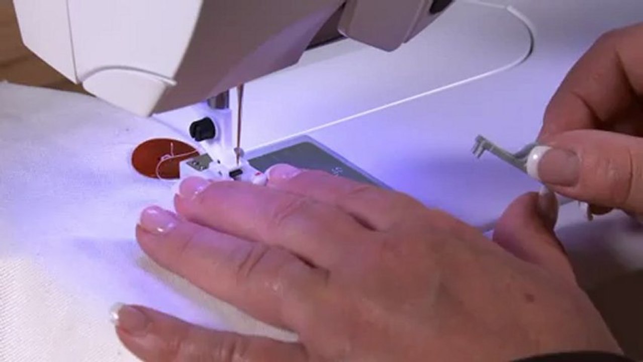 Pied Husqvarna Viking pour pose précise de bouton référence 412934545