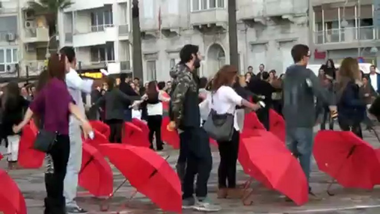 1 Aralık Dünya AIDS günü Flash Mob İzmir-Gündoğdu Meydanı