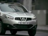 Paintball vs. Nissan Qashqai: urban fight