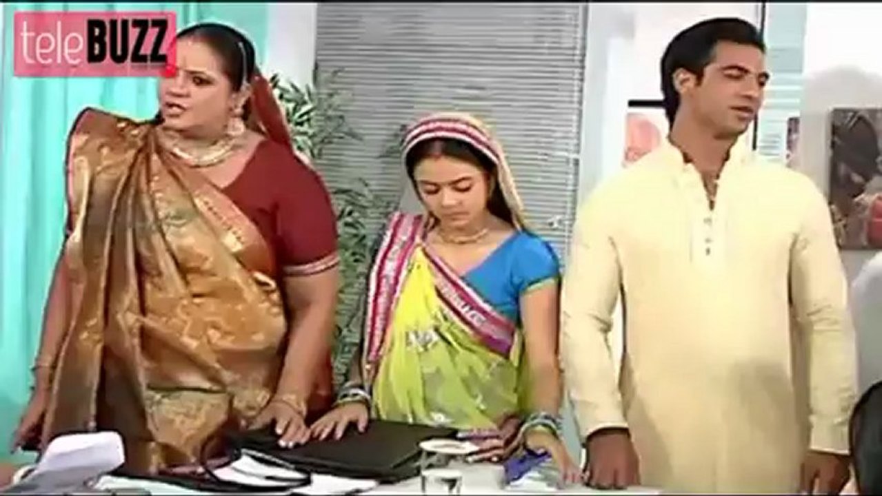 Gopi DELIVERS BABY GIRL & SAVES Ahem in Saath Nibhana Saathiya 12th December 2012