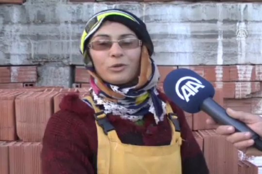 Erkeklere taş çıkartıyor