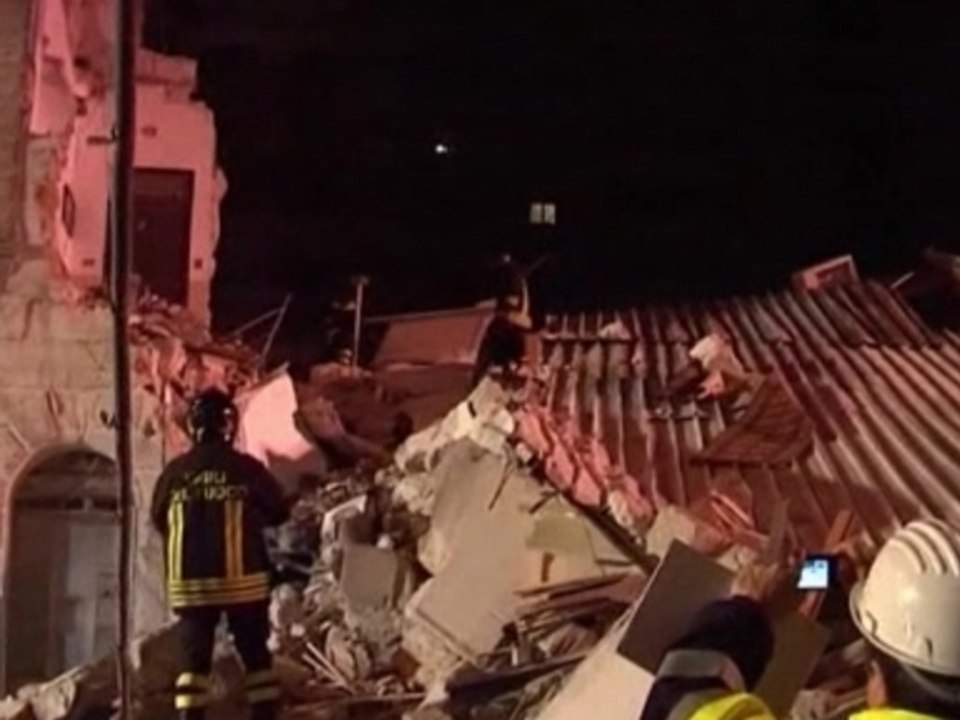 Sicily buildings collapse, killing residents