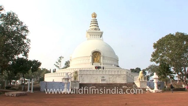 1137.Vishwa Shanti Stupa in Rajgir.mov