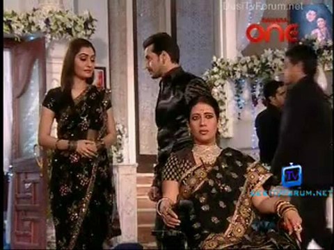 Jhilmil Sitaron Ka Aangan Hoga 18th December 2012 Video pt1