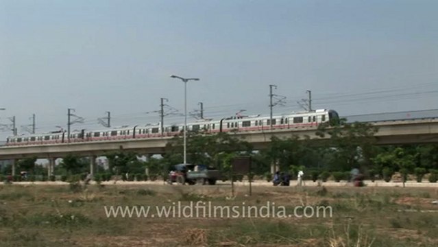 1157.Metro Trains, Delhi.mov