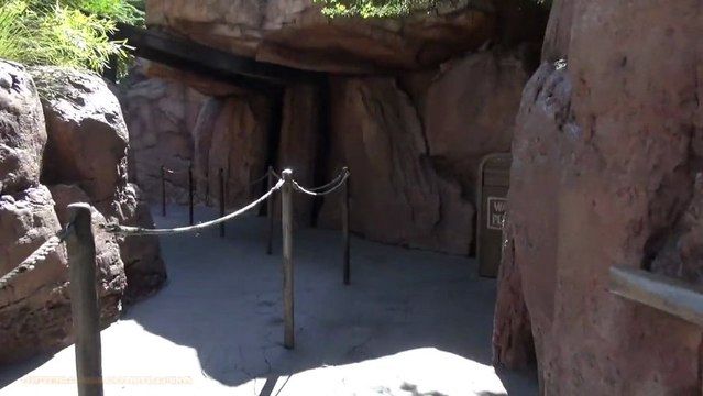 Big Thunder Mountain Railroad Nightvision On-ride (Complete HD Experience) Disneyland California