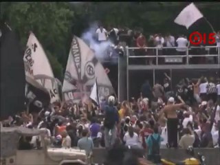 Rojão explode perto do goleiro Cássio do Corinthians