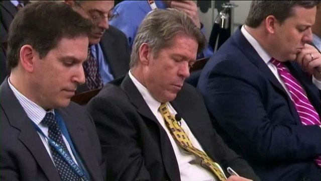 Obama backs bill to ban assault weapons