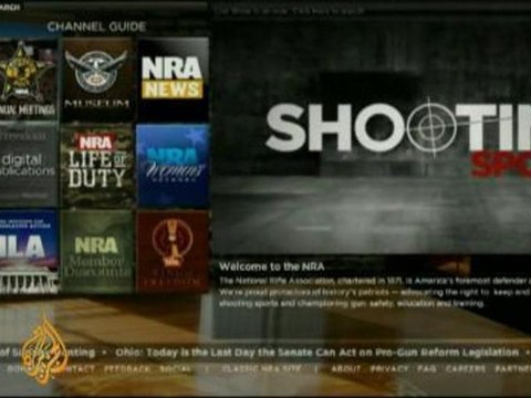 Obama backs assault weapons ban