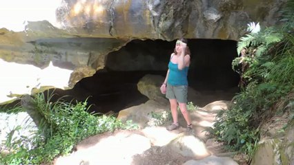 entree dans la grotte au ver luisant