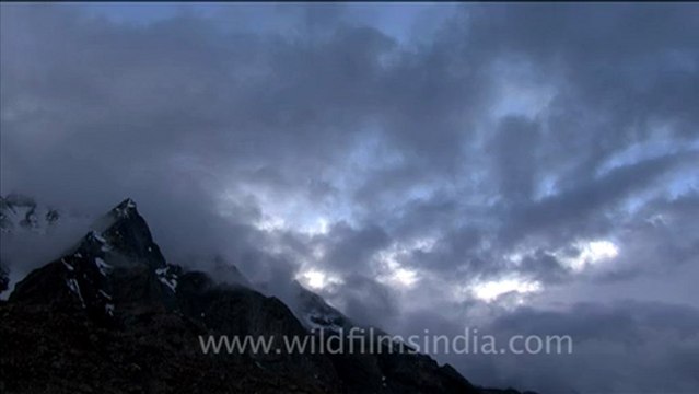 1728.Fast cloud and rocky spire time lapse in Himalaya.mov