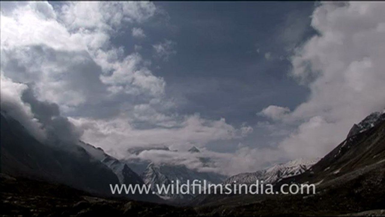 1729.Bhagirathi peaks from Gaumukh.mov