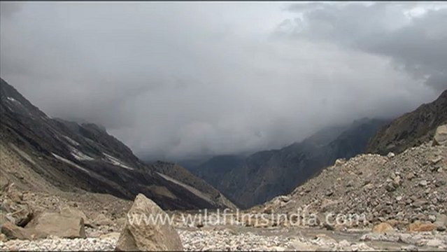 1736.Blue ice of Gangotri Glacier at Gaumukh.mov