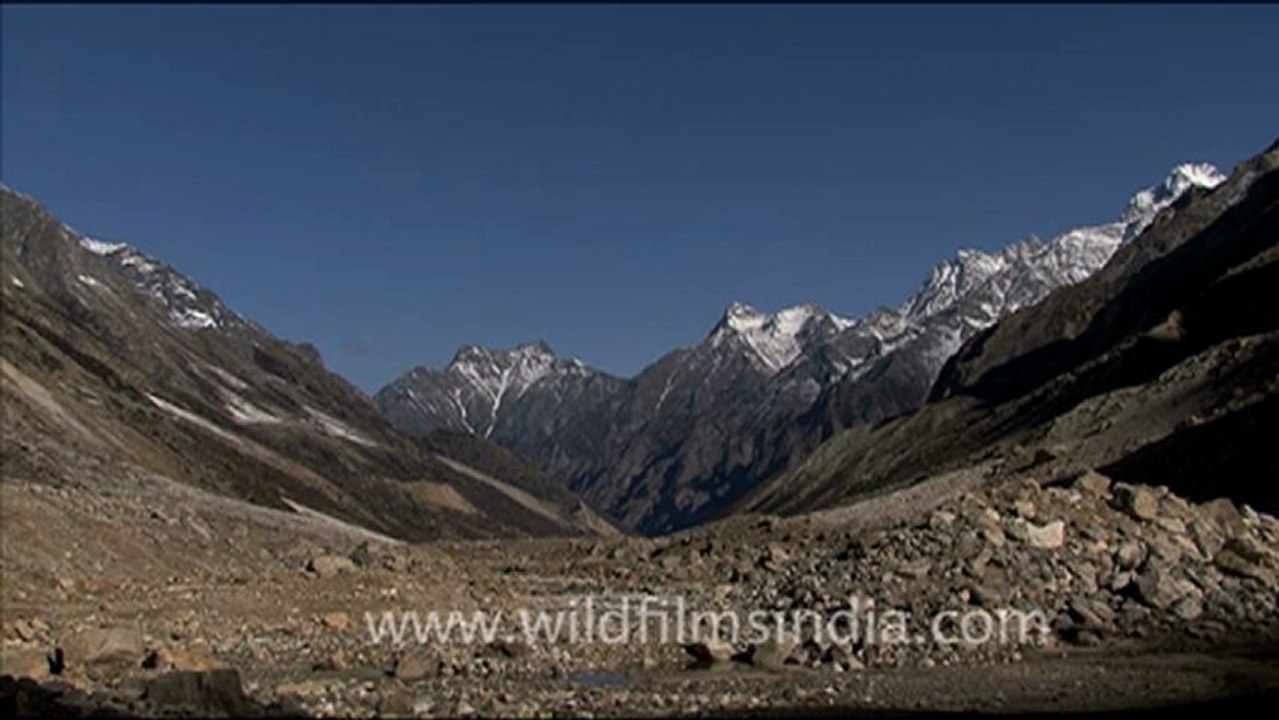 1742.Shivling above the Tapovan shelf, from Gaumukh.mov