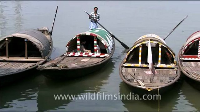 1790.Boats on Hooghly River.mov