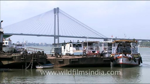 1792.Hoogli or Hooghly River in Calcutta.mov