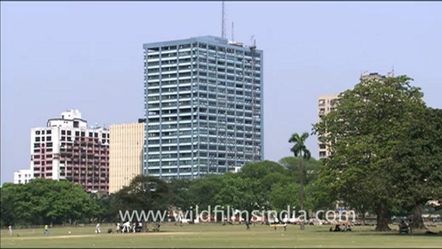 1799.Cricket practice in front of Victoria Memorial.mov