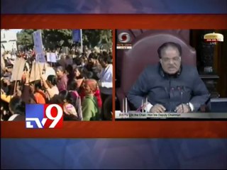 Women's Groups protest gangrape on Delhi girl