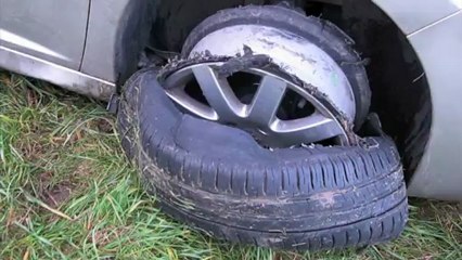 Airion: le pneu d'une voiture éclate