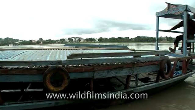 2282.Ferry moving in Brahmaputra river towards Umananda Island.mov