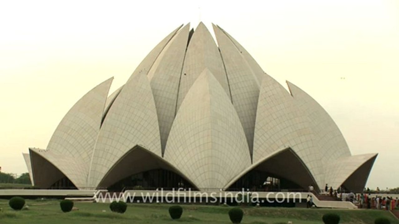 2283.Time Lapse of Lotus Temple in Delhi.mov
