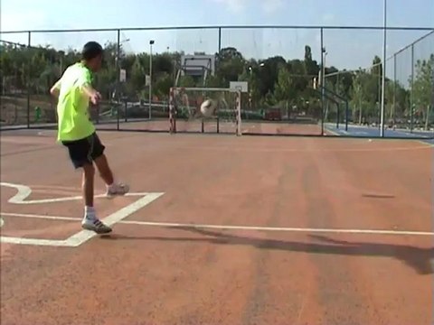 Alexandru 'AL' Stan Tenesi insangerati super suturi folia secca la poarta