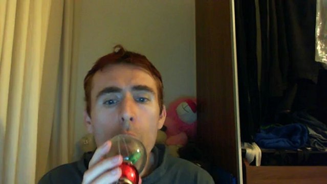 Wiwi égratigne la jeune fille du métro de Colette Renard