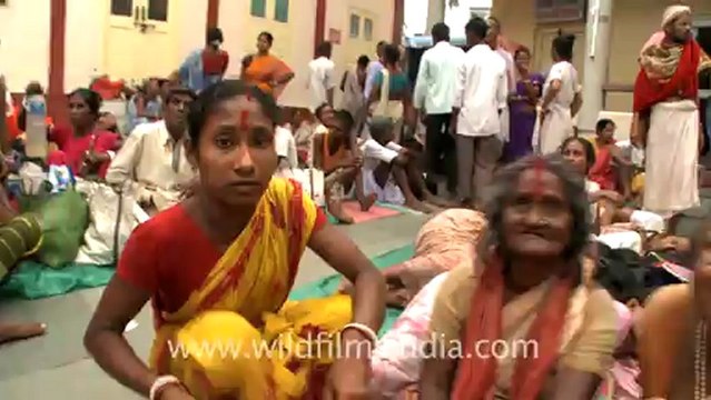 2327.Ambubachi mela 2011 in Guwahati, Assam.mov