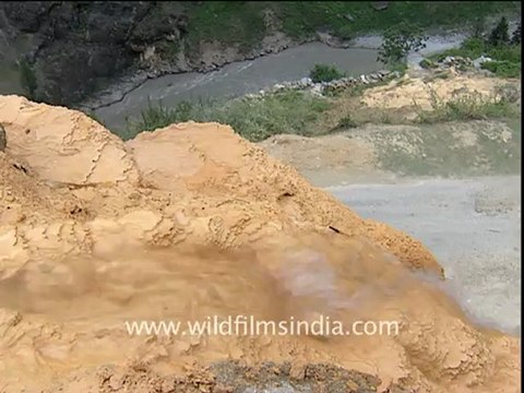 2384.Boiling hot sulphur water from the womb of the earth!.mov