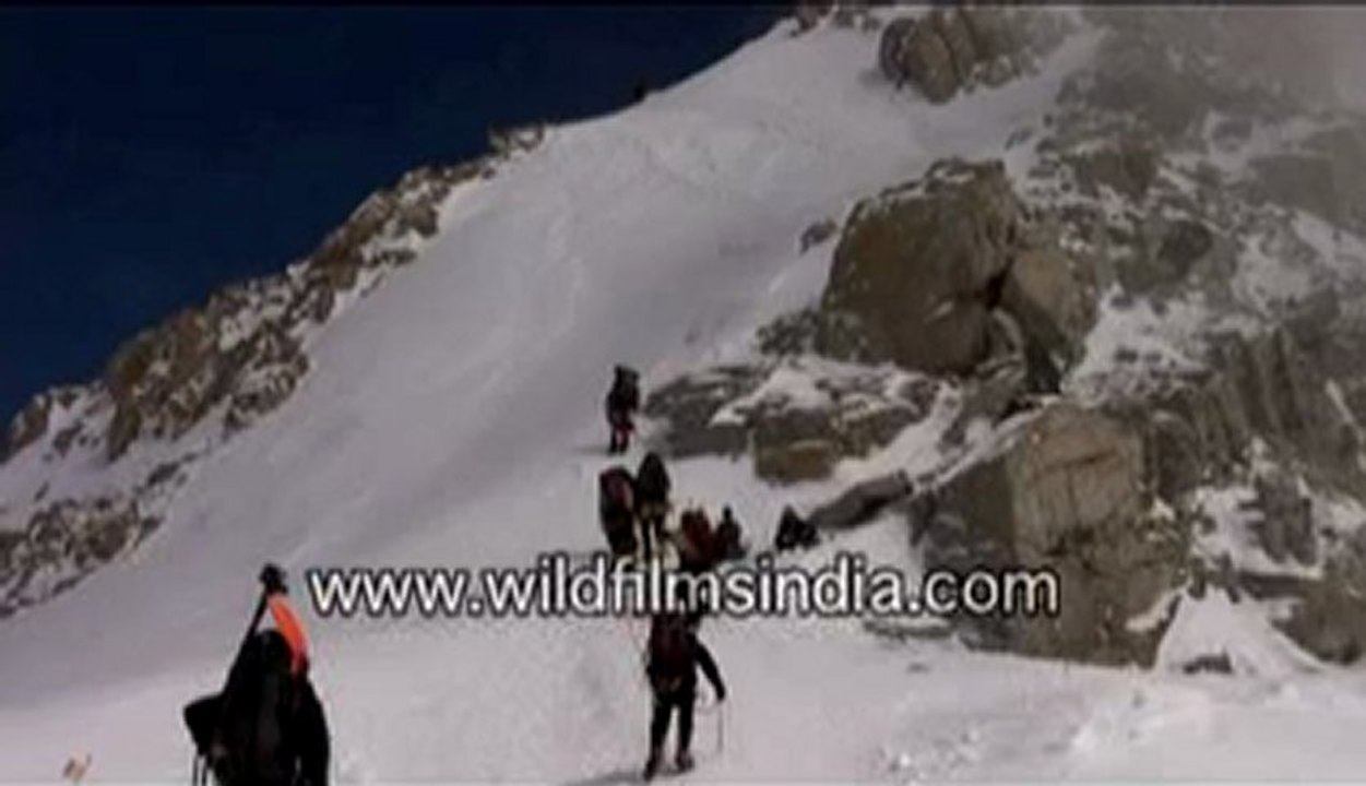 2392.Mountaineers on Mt. McKinley, Alaska.mp4