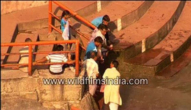 2713.Confluence of river Alaknanda and Bhagirathi at Devprayag.mp4