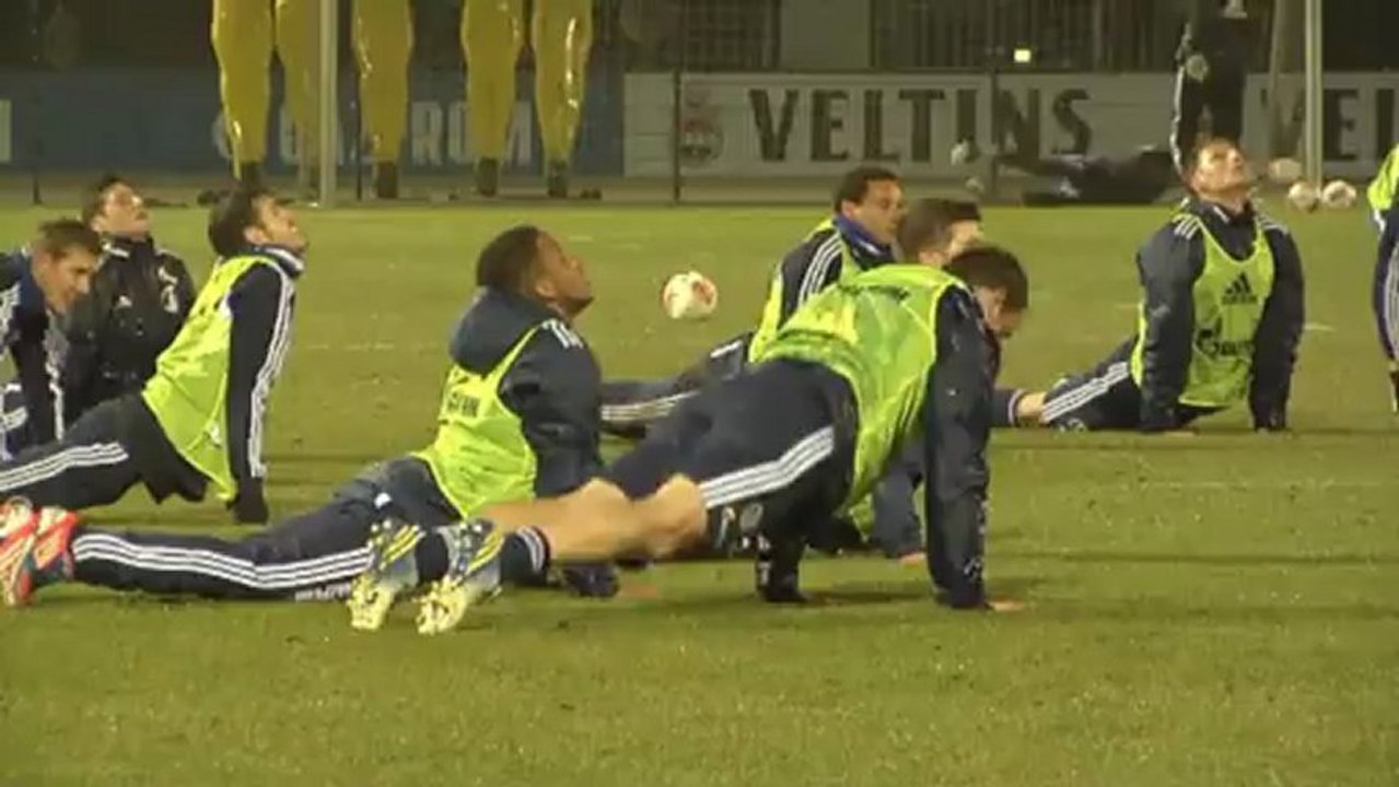 Schalke verliert Pokal-Achtelfinale, Huntelaar soll trotzdem bleiben