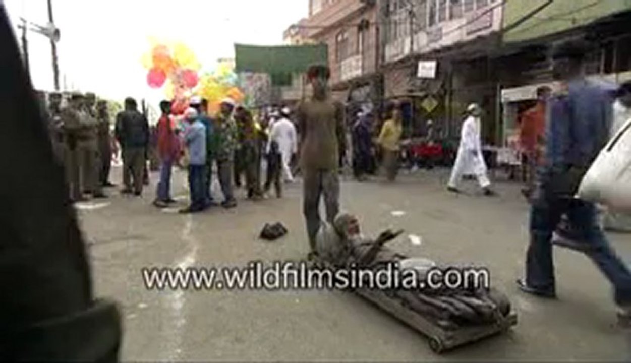 2944.A handicapped beggar.mp4