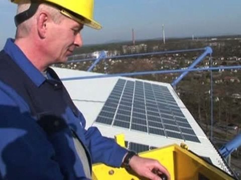 Aktie im Fokus: Umbau an der Spitze - Hochtief schießen nach oben