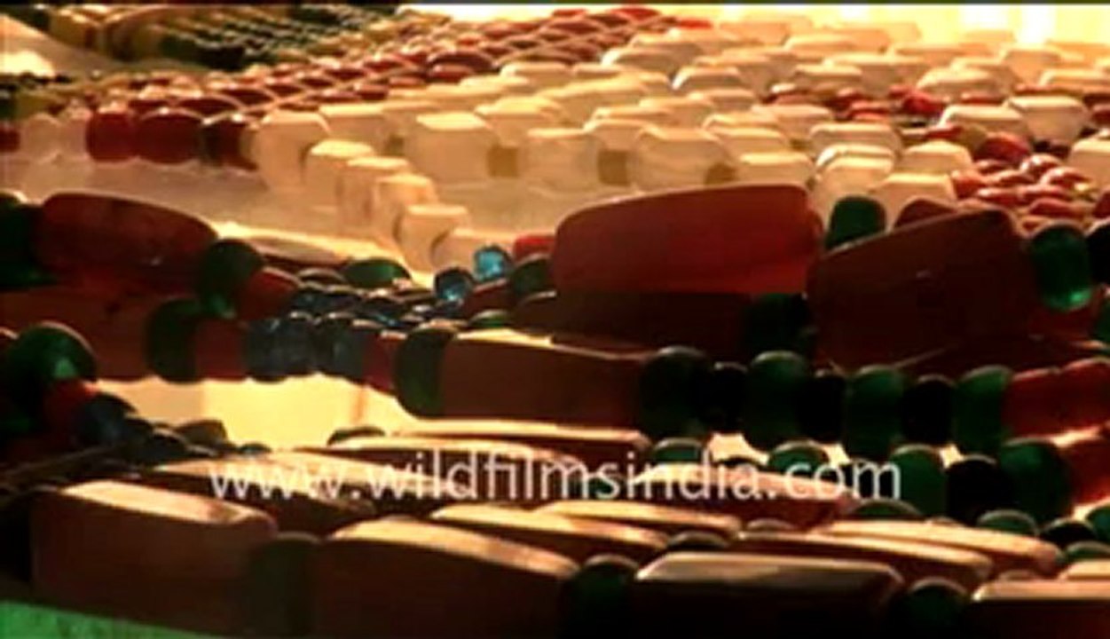 Apatanis making jewellery