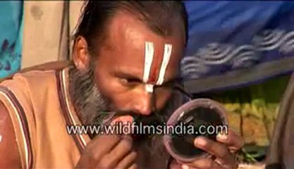Sadhu applying make up!