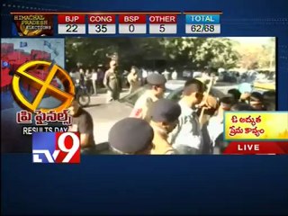 Narendra Modi leads by over 30000 votes in Maninagar