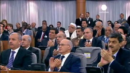 Francia-Algeria: Hollande non si scusa, ma ammette,...