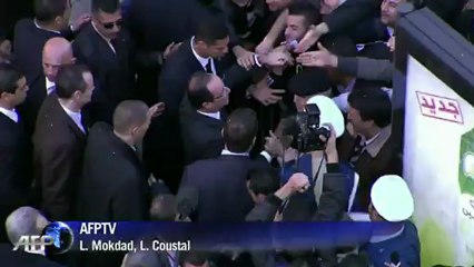 A Alger, Hollande rend hommage à un militant indépendantiste