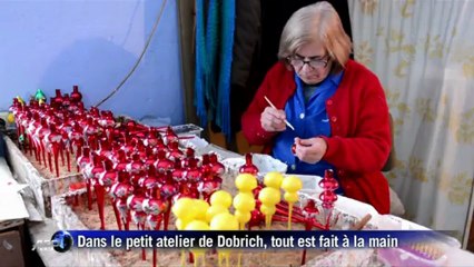 Bulgarie: des boules de Noël artisanales en verre soufflé