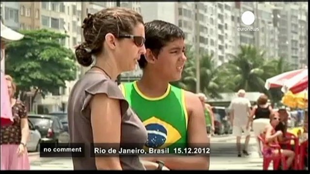 Brazil : Copacabana reacts to Newtown shooting - no comment