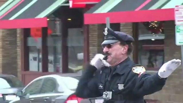The Dancing Cop - Tony Lepore - Providence, Rhode Island - Táncoló közúti rendőr