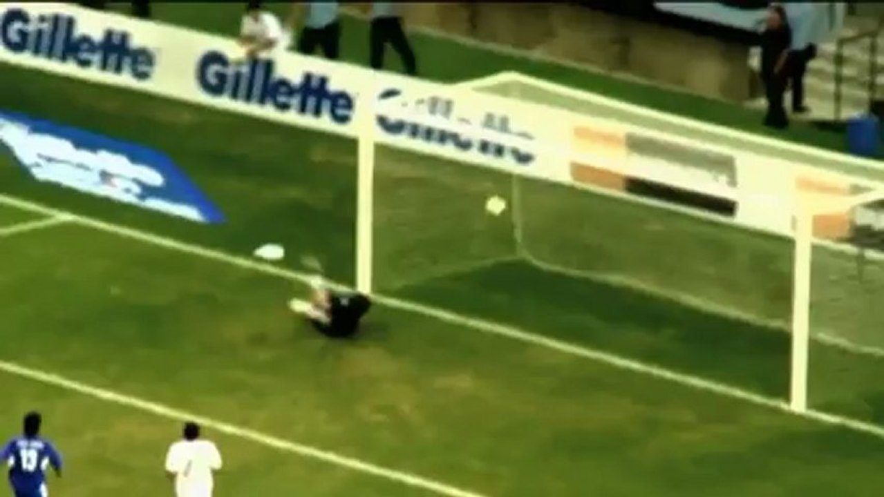 Zinedine Zidane zaubert beim Spiel gegen Armut