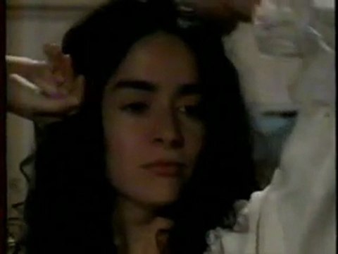 Claudia Ohana em Fera Ferida - Camila acorda