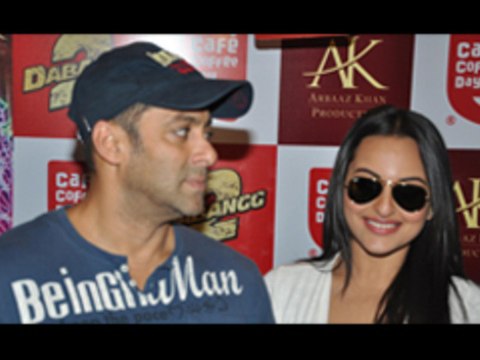 Salman Khan & Sonakshi Sinha Promotes Dabangg 2 @ Cafe Coffee Day !