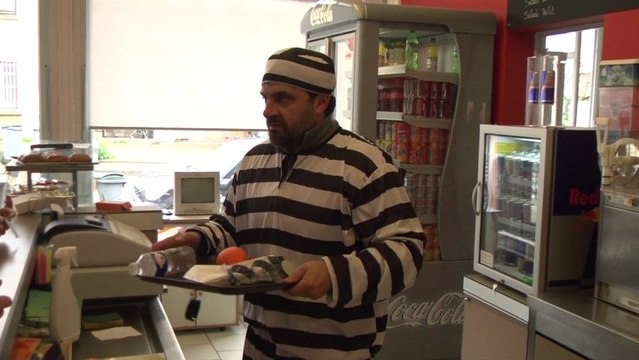 Un menu anti-corruption à l’Estu aujourd’hui, servi par un Lucien Flamant déguisé en prisonnier !