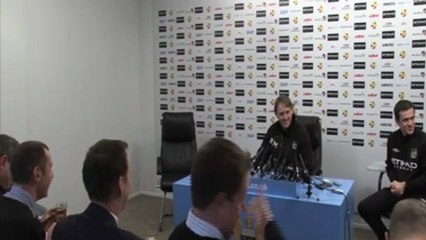 Il brindisi di Mancini coi giornalisti: "Questo champagne è davvero scadente!"