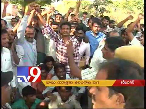 T-activists pelt stones at Chandrababu in Karimnagar