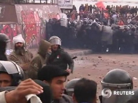 Egyptians clash in Alexandria ahead of referendum